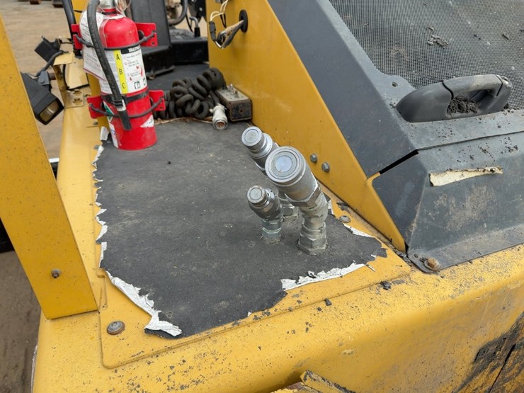 2013-caterpillar-ap-1055e-image-29