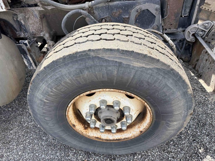 2000-peterbilt-357-image-21