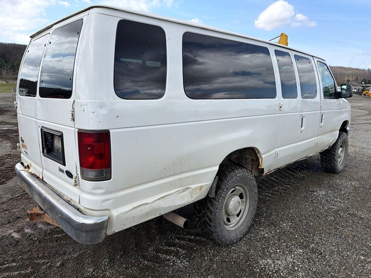 2013-ford-e350-image-4