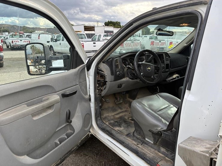 2013-chevrolet-silverado-3500-image-10