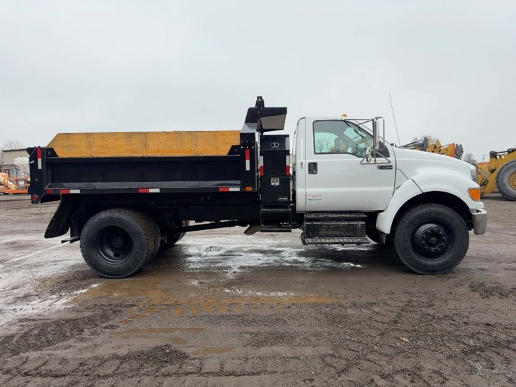 2013-ford-f750-xl-image-6