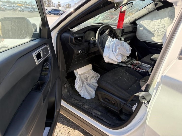 2022-ford-explorer-image-12