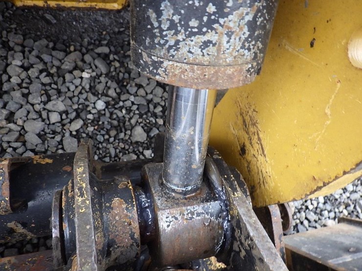 2020-caterpillar-226d3-image-25