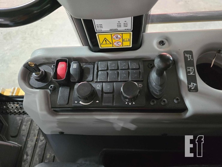 caterpillar-953-image-22