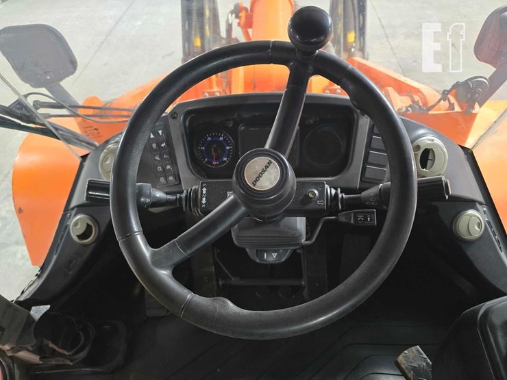 2017-doosan-dl300-5-image-15