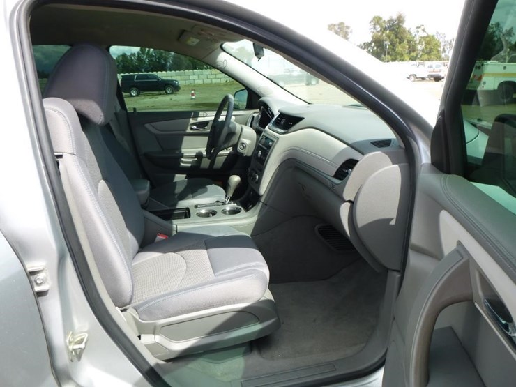 2015-chevrolet-traverse-image-16