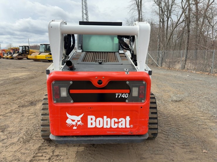 2020-bobcat-t740-image-4