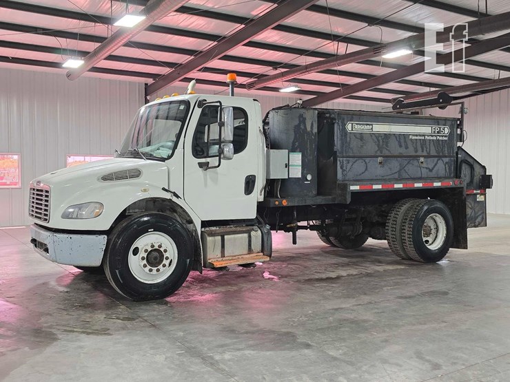 2015-freightliner-business-class-m2-106-image-1