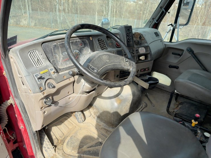 2008-sterling-lt9500-image-21