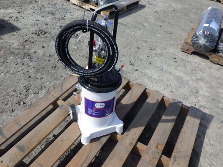 high-pressure-air-operated-grease-pump-image-1