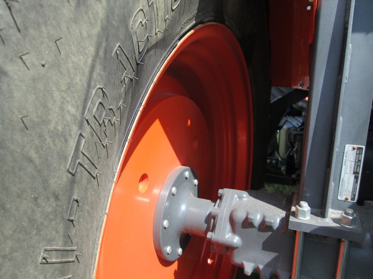 2022-kubota-m6s-111-image-12