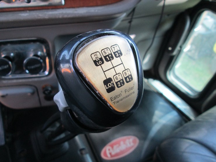 2008-peterbilt-389-image-41