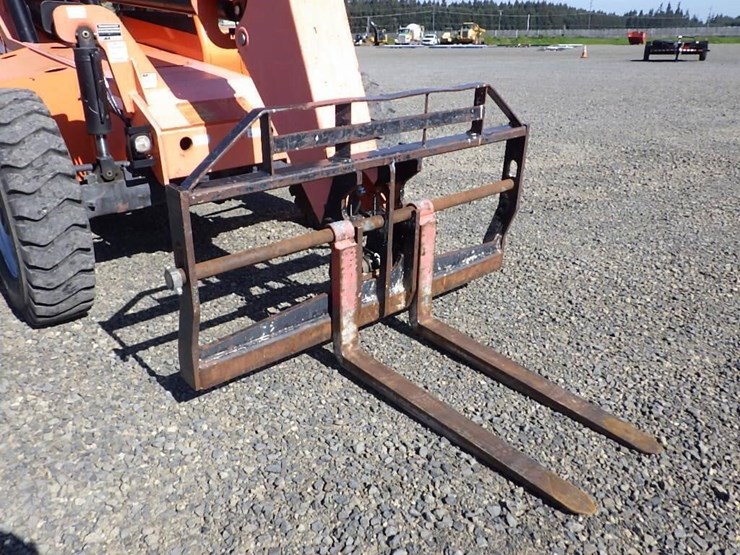 2014-jlg-6042-telescopic-reach-lift-image-10