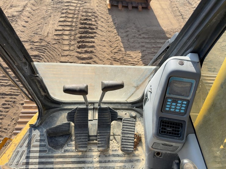 2009-komatsu-pc228us-lc-3e0-image-39