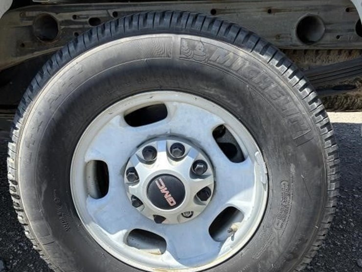 2012-gmc-sierra-2500-image-6