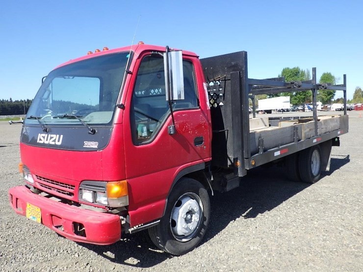 2004-isuzu-nqr-image-1