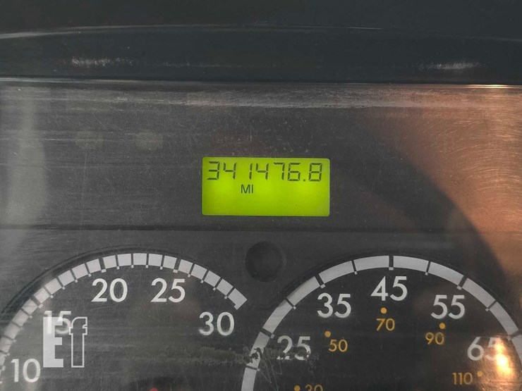 2012-freightliner-business-class-m2-106-image-13