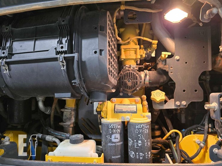 2021-deere-260e-image-23