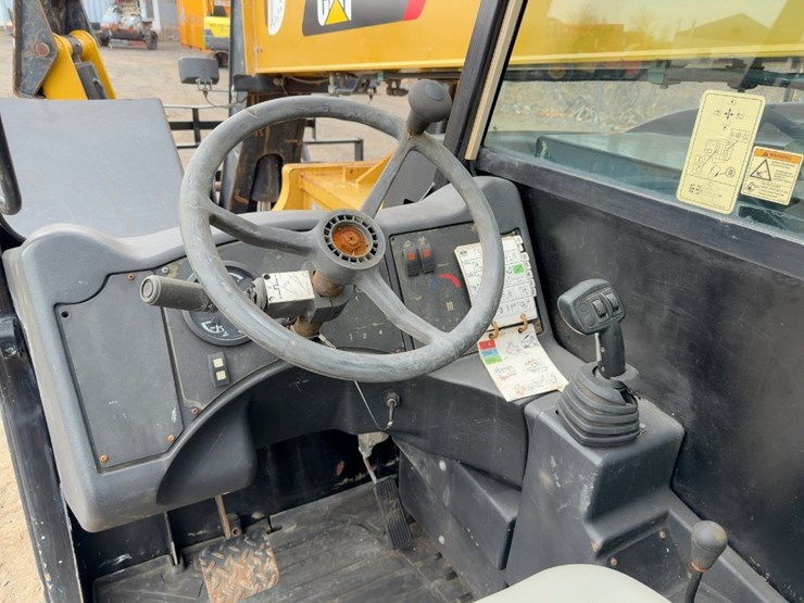 2014-caterpillar-tl943c-image-16