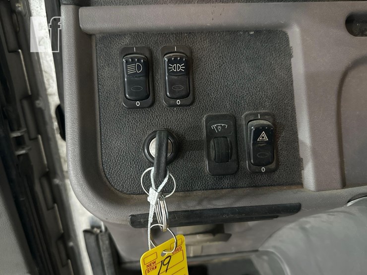 2017-peterbilt-367-image-22