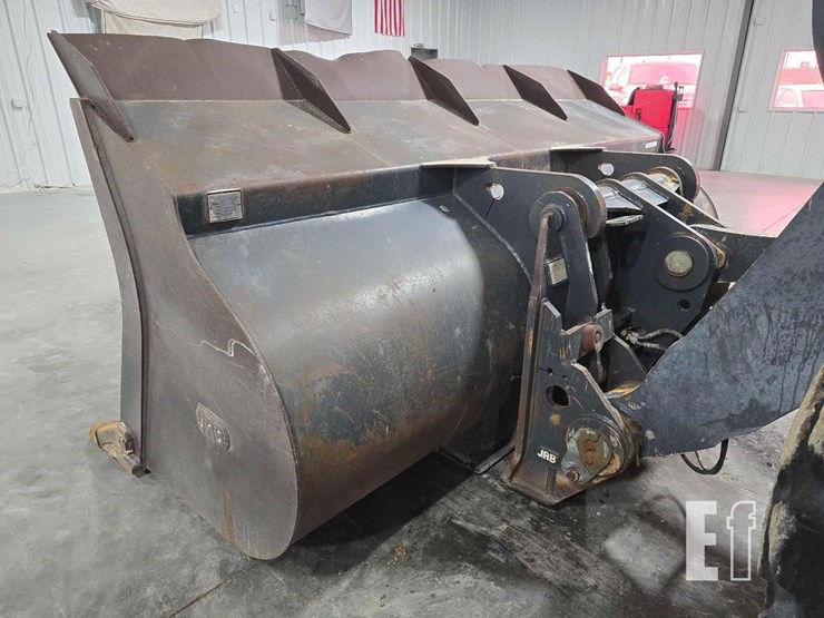 2017-deere-644k-image-12