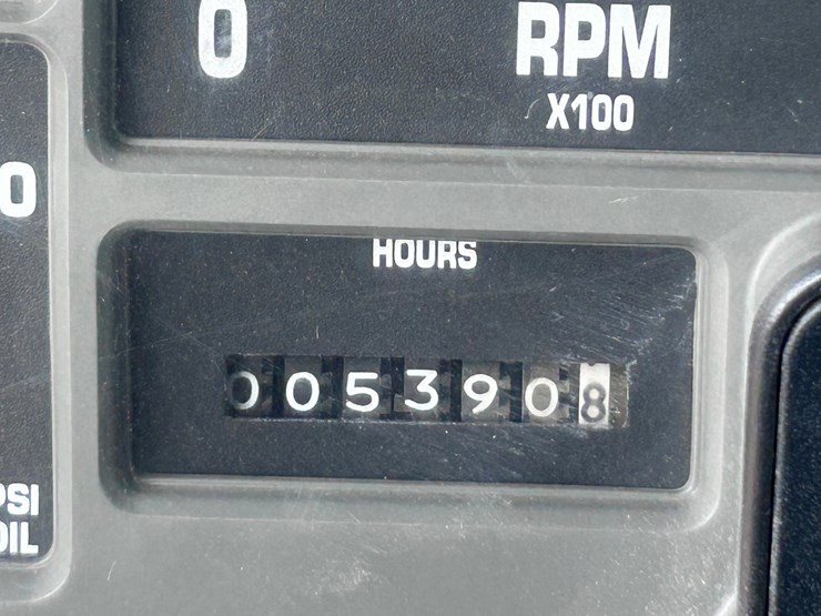 #1008-•-international-cab-and-chassis-image-56