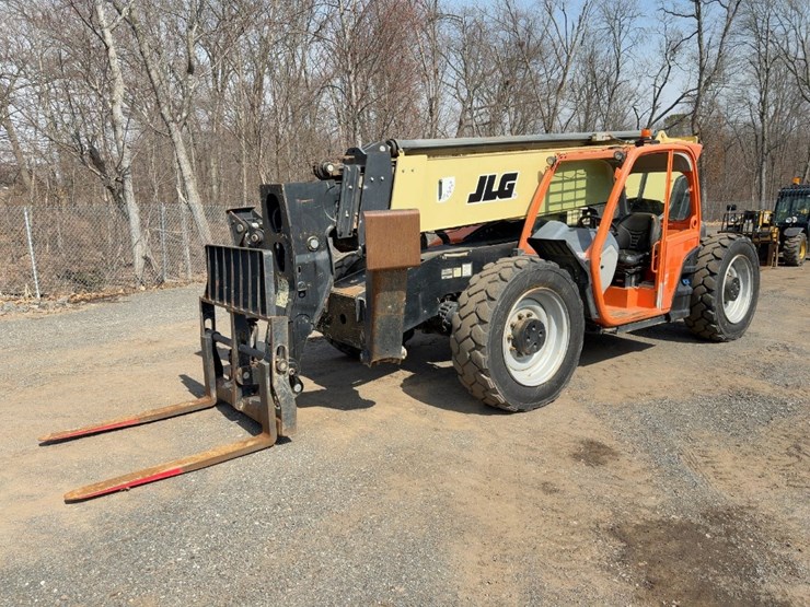 2016-jlg-1055-image-1