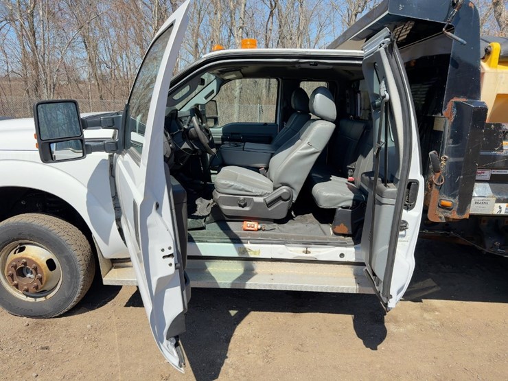 2014-ford-f350-xl-image-19