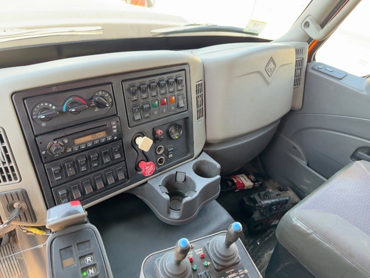 2012-international-7600-image-26