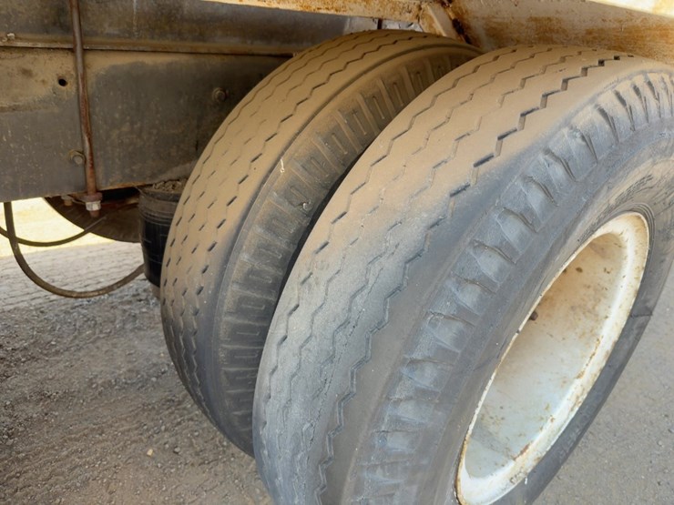 1984-mack-dm686s-image-16