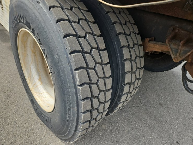 2009-international-durastar-4300-image-13