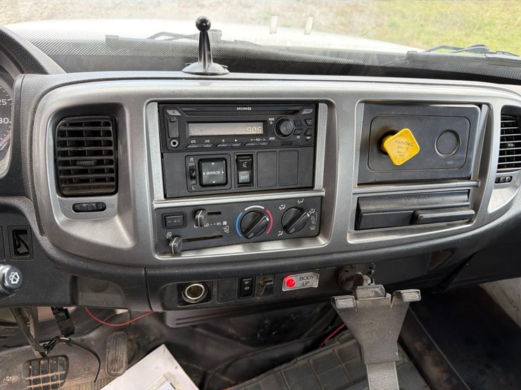 2018-hino-338-image-25