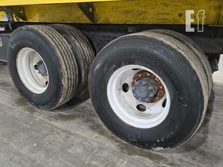 2018-peterbilt-320-image-32