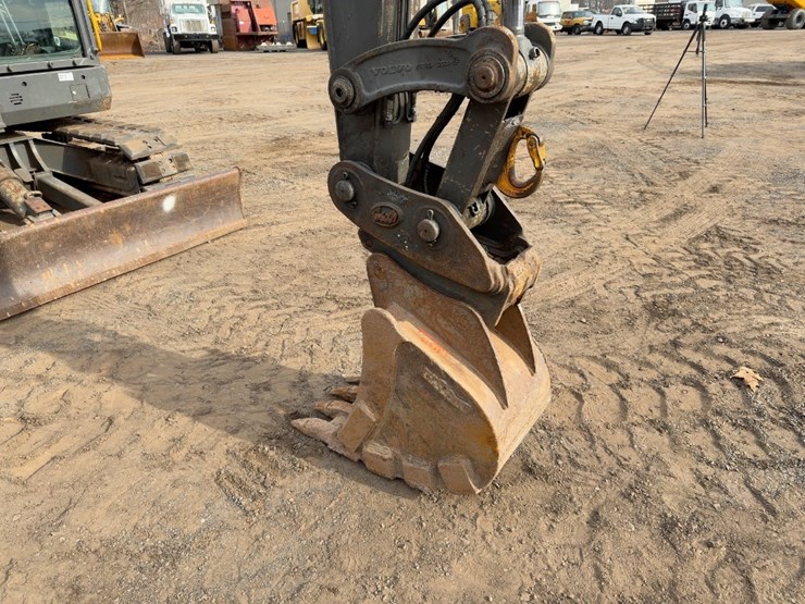 2016-volvo-ecr88d-image-8