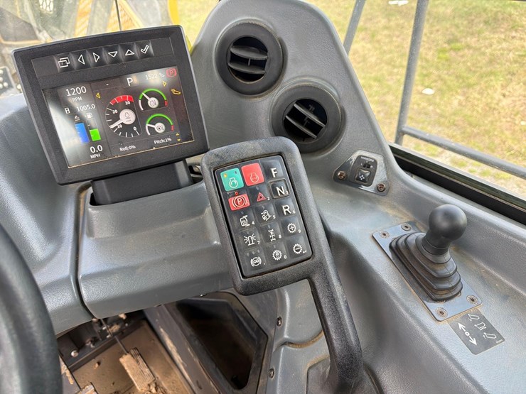 2024-deere-260p-image-18