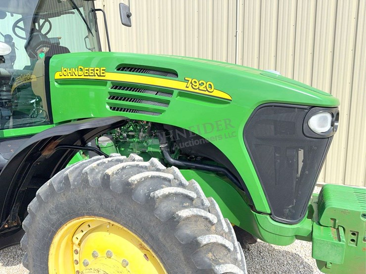john-deere-200-image-18