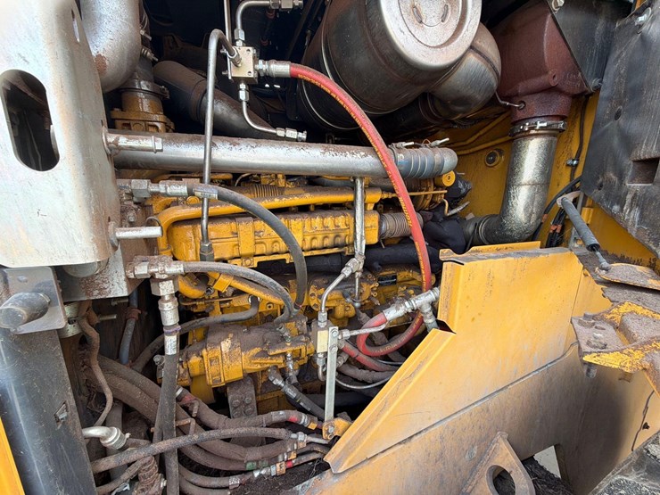 2022-deere-744l-image-10