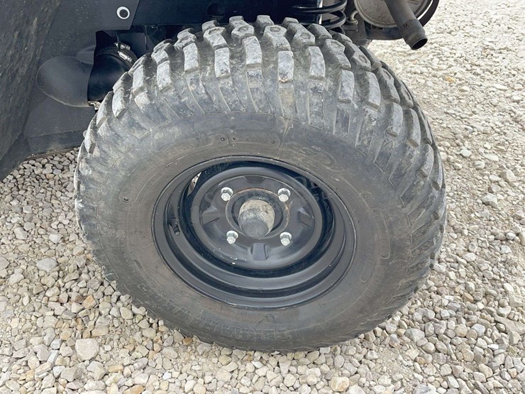 2022-john-deere-gator-image-21