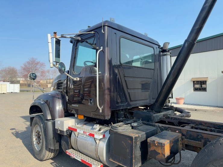 2006-mack-granite-cv713-image-13