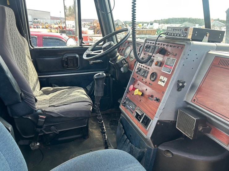 1999-mack-cl713-image-116