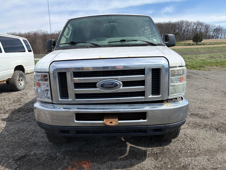 2012-ford-e350-image-7