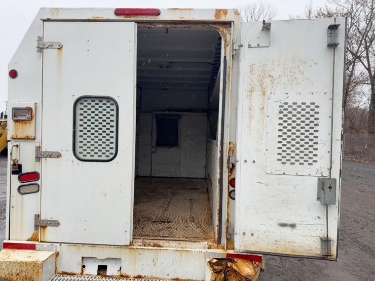 2011-ford-e350-image-13