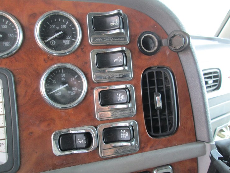 2008-peterbilt-389-image-52