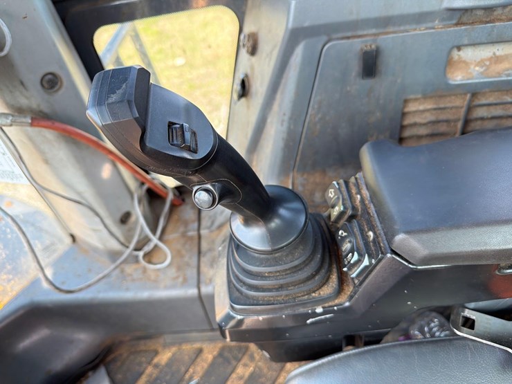 2022-john-deere-844-image-21