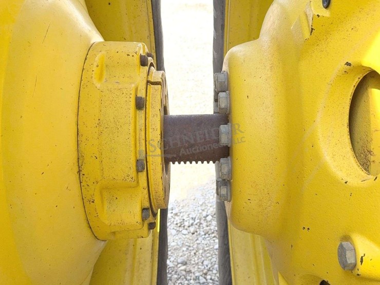 john-deere-200-image-35