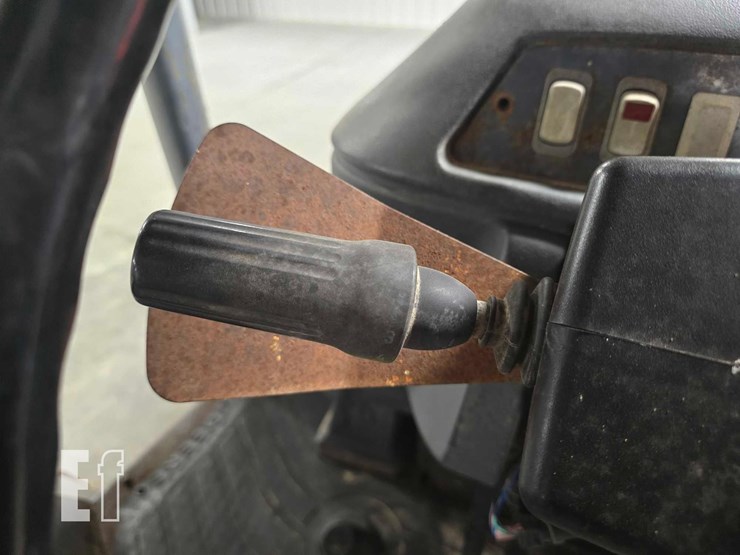 2005-deere-410g-image-22