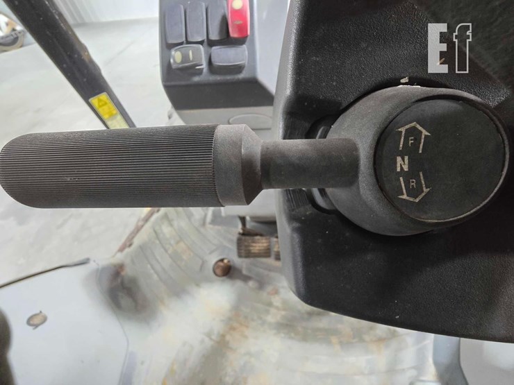 2012-caterpillar-420e-image-22