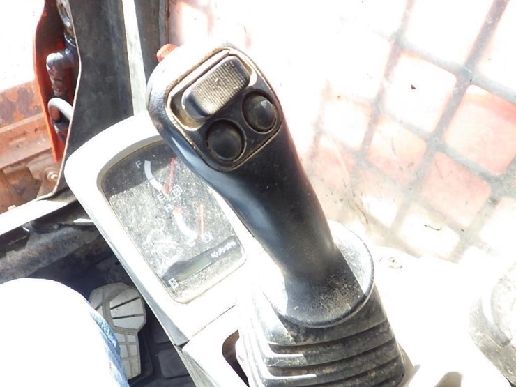 2012-kubota-svl75-image-24