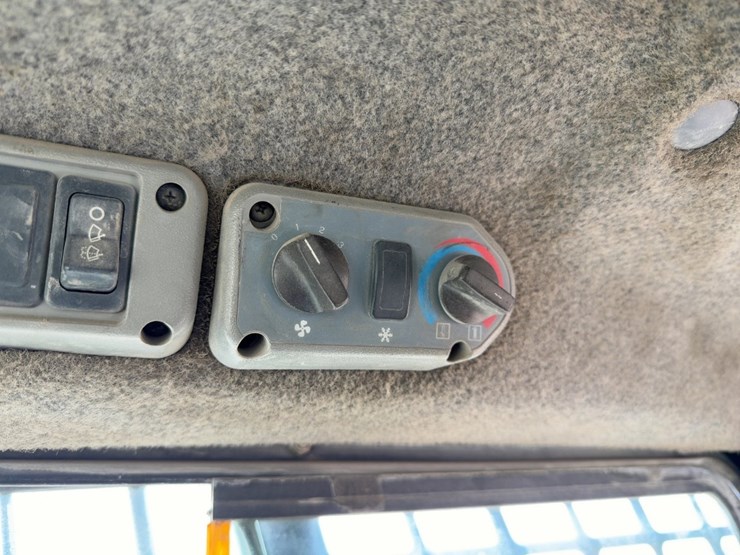 2000-bobcat-753-image-21