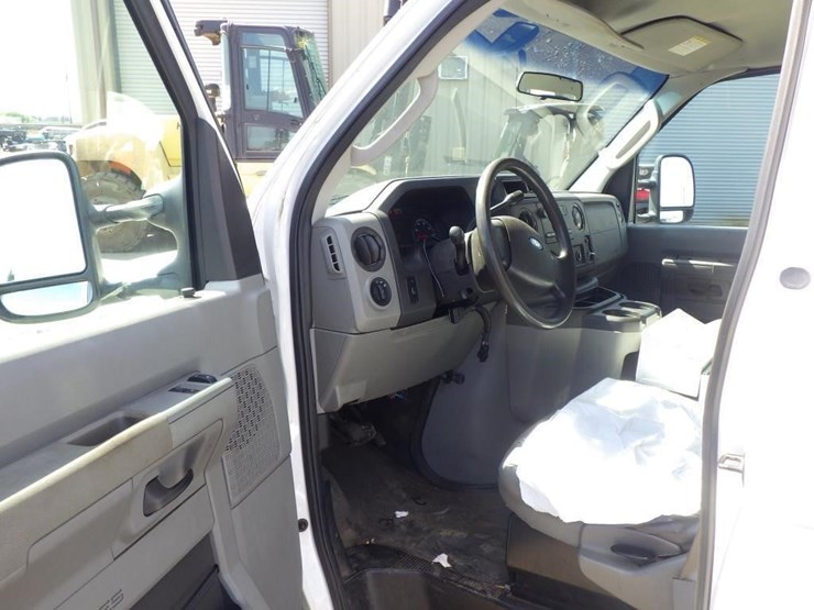 2011-ford-cargo-image-5